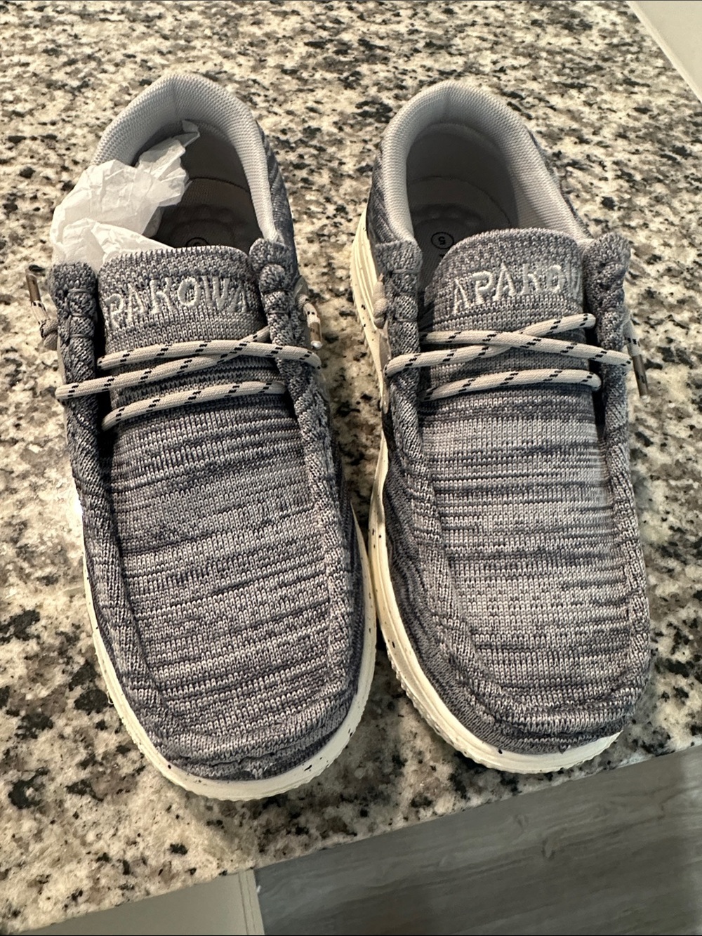 Apakowa shoes